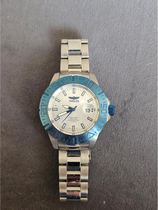 Invicta Other - Invicta Pro Diver 14051 Watch (needs battery)